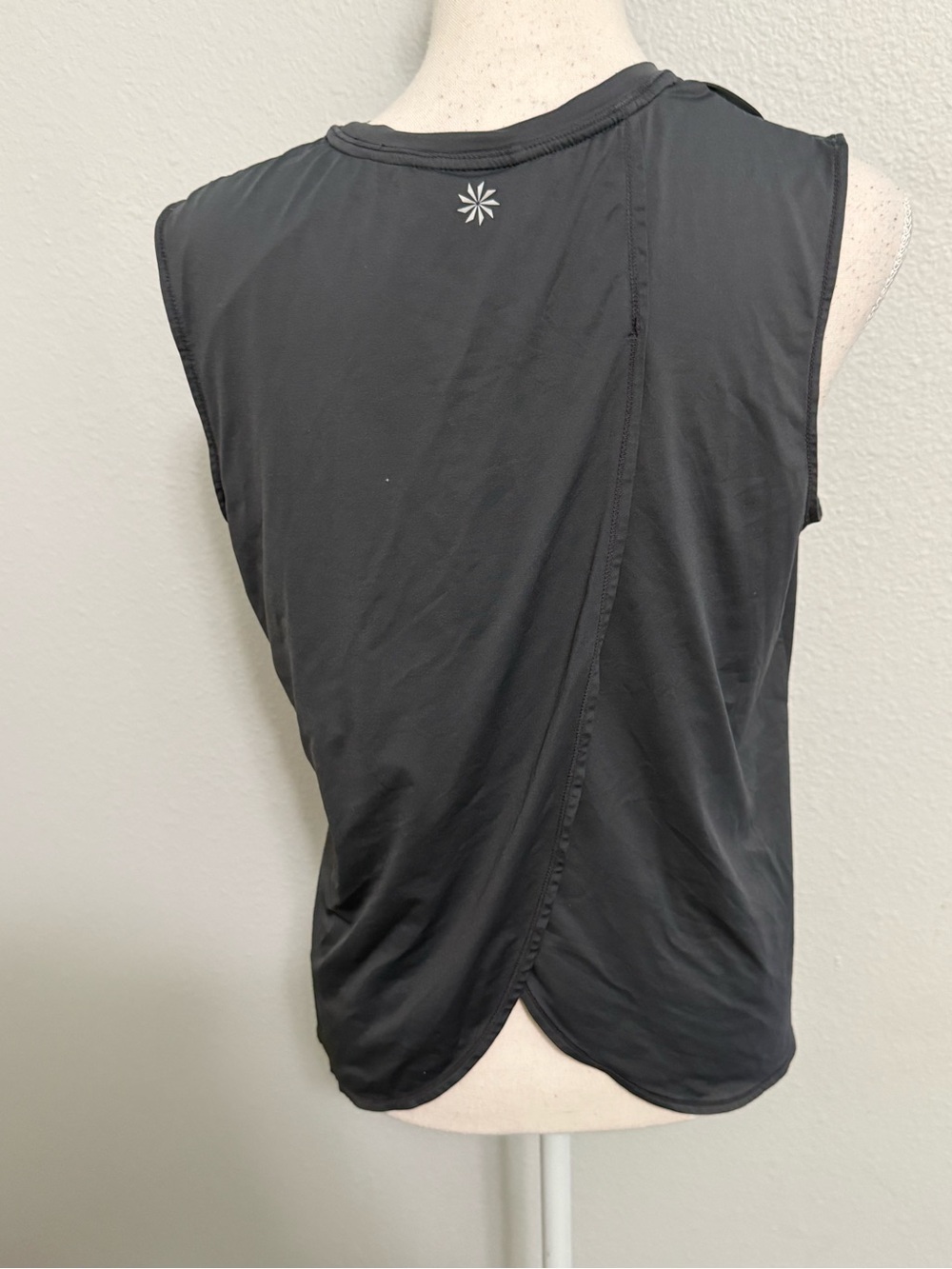Athleta Womens Gray V-Neck Tulip Open Wrap Back Sleeveless Yoga Tank Top Size M